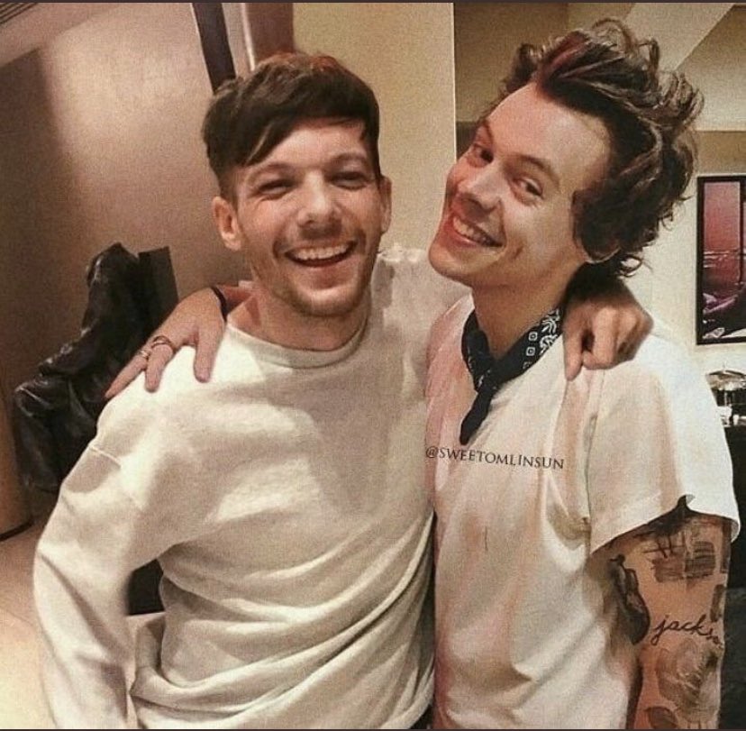 Maybe we can find a place to feel goodAnd we can treat people with kindnessFind a place to feel good And it's just another dayAnd if our friends all pass awayIt's okay