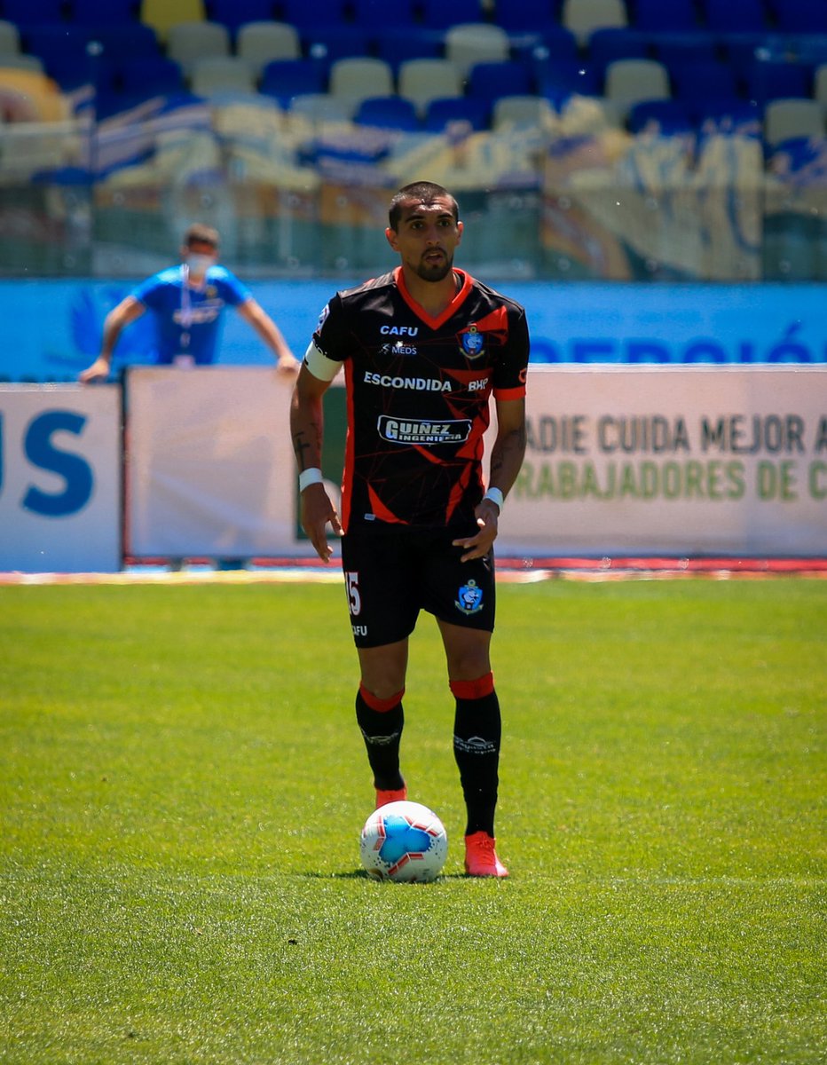 ClubAntofagasta's tweet photo. ⚔️ El Patrón @branco_ampuero
👤 Portó la jineta e intentó defender en cada minuto el resultado del #CDAUDC
✊🏻 ¡La revancha es el jueves!
#CDA https://t.co/rvA9ttPfad