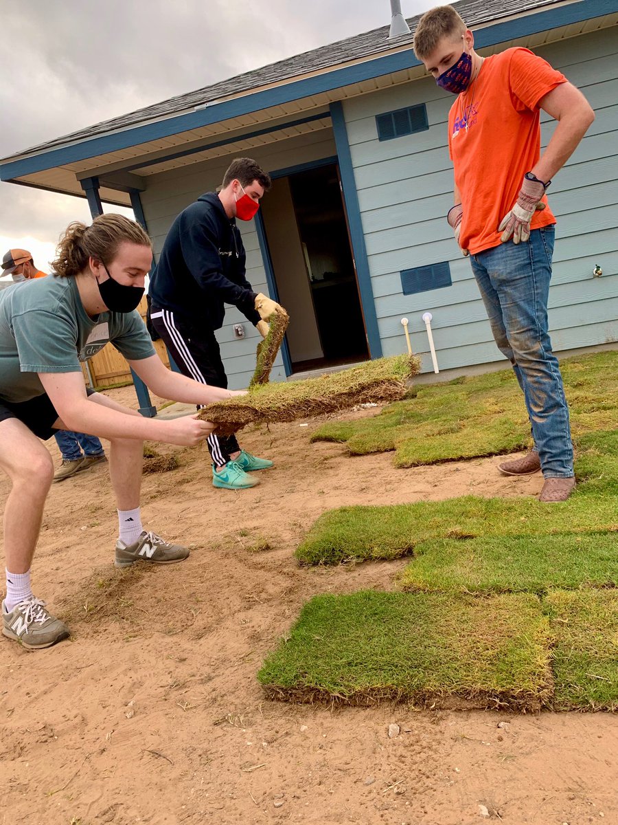 Saturday morning the brothers Sigma Alpha Fiji woke up bright and early to serve with Habitat for Humanity. We had the opportunity of getting some landscaping done for an amazing family in the local community. It was an honor for our men to help these new homeowners!