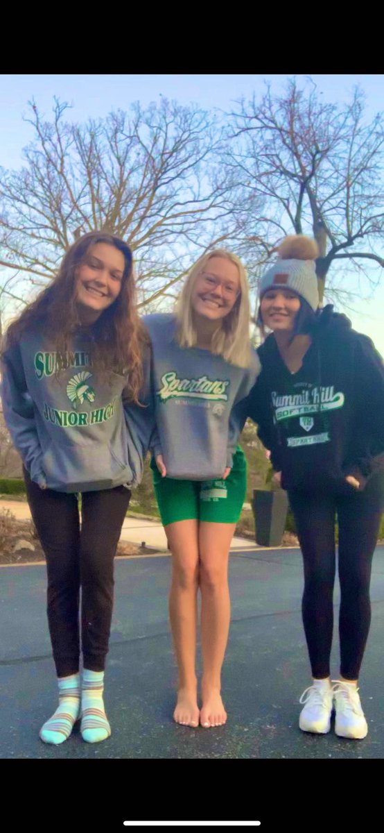 gabbisterchele's tweet image. Stuntin on the eagles with our summit hill jr high spirit wear!! @MarissaBeranek @PaigeSterchele7  #SpiritWeekChallenge #EastvsSandburg @LWEGriffins @lwestuco