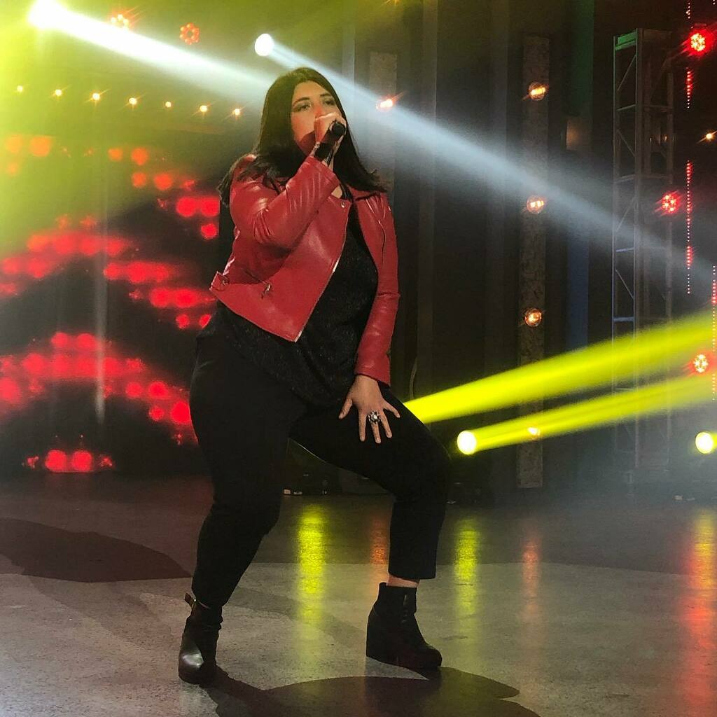 TQFfans's tweet photo. #Melanie es la segunda en presentarse cantando ‘Mala fama’ recuerda descargar la app de #TVAztecaConecta para apoyar a tu favorito y hacer tus predicciones
#YoCantaria #TodosQuierenFama #RogerGonzalez https://t.co/1M4zizW5eO https://t.co/sdW9dtxl5T