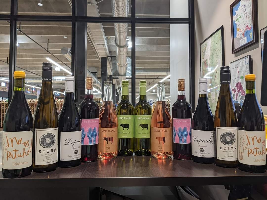 Time for a wine raffle! We've got a case of natural wines valued at over $200 donated by Mike Hathaway and Veritas. $5 for one raffle ticket, $20 for five. Venmo @kawvalleykickball with the comment "raffle" and we'll drop your tickets. We'll draw a winner November 23rd. Thanks!