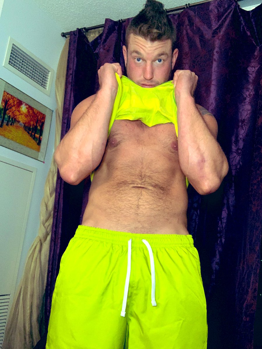 SydneyCCXxX's tweet photo. Heading to my old area tonight. Who else finds it weird visiting an old past?

#saturdaynight #saturday #oldpast #onlyfansmen #onlyfans #bars #gettingnaked #gum #theov #alittlescared #whattoaspect #limegreen #men #man #hairymen https://t.co/j4NXByPY8Q
