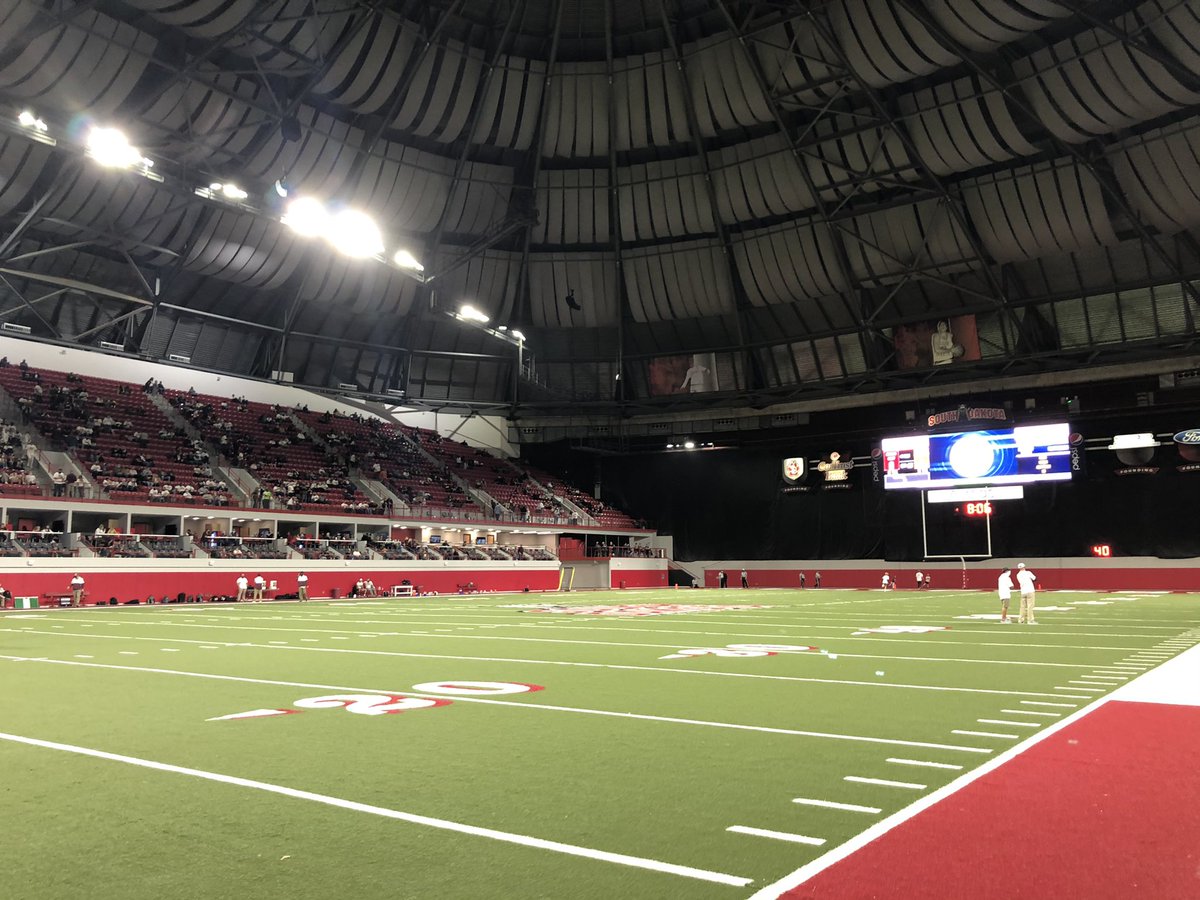 PanicButtonLive's tweet image. Football in South Dakota comes down to one final game to decide the championship of Class 11AAA. Harrisburg and Brandon Valley getting ready to kickoff in minutes. #sdpreps