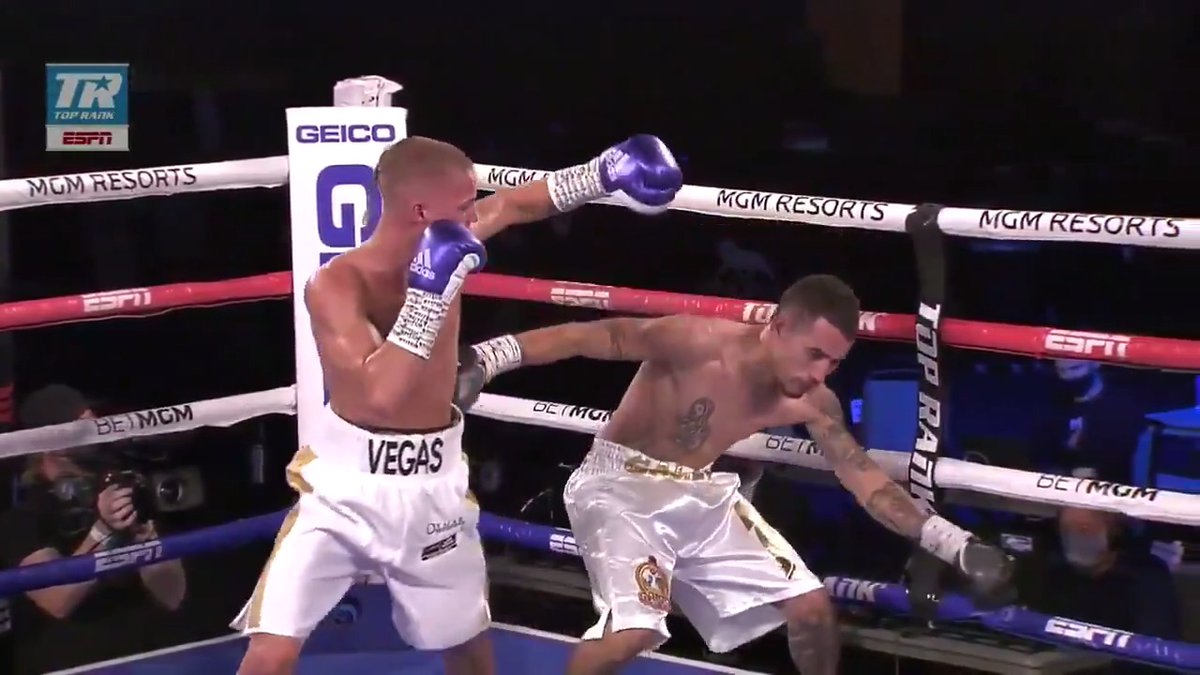 ๐ฆ๐บ 18 year old Vegas Larfield drops Flores twice before the referee stopped the bout in the 3rd round!
Superb performance from the Australian with an exciting future ahead ๐ฅ
๐ฅ: @trboxing
#CrawfordBrook
https://t.co/3yK8QDAkNu