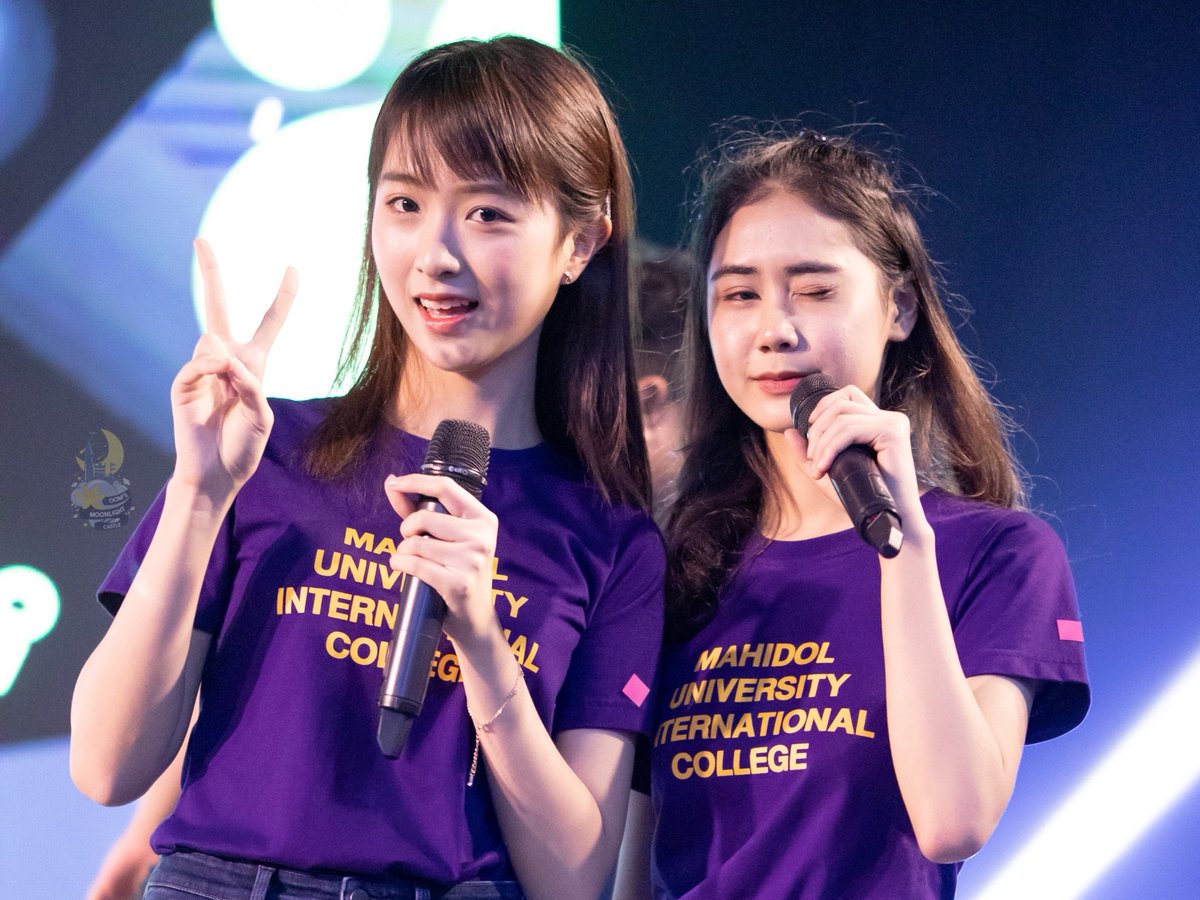 OomsMoonLight's tweet photo. ในงาน #MUOpenhouse #MUICEXPO พวกเรา OMC ก็ได้ไปตามรอยรุ่นพี่อุ้มกันมา คณะวิทยาศาสตร์ สาขาเคมี เป็นยังไงดูได้ตามรูปเลยค่ะ และแถมด้วยรูปจากมินิคอนเสิร์ตรุ่นพี่อุ้ม
น้องๆ คนไหนสนใจที่อยากเรียนต่อที่ #MUIC วันนี้ยังมีงานอีกวันนะคะ
#NatchaOom
#OomsMoonLightCastle 🏰🌙 https://t.co/rGfS8449nh