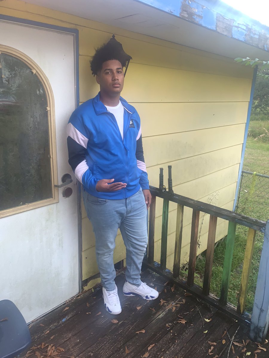 chrisfrom0b's tweet photo. My nigga like to shoot at your car like Mario cart⚔️⚰️#lltay #jmoney #llbam #llpokey https://t.co/8iONnrRw3H