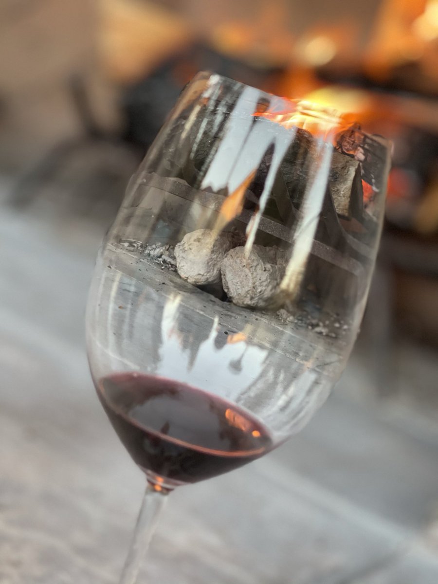 AlWestCoast's tweet photo. First pic #iphonepro12max a glass of #Peju Cab Napa. Cheers you filthy animals https://t.co/ur1I9Yu9aa