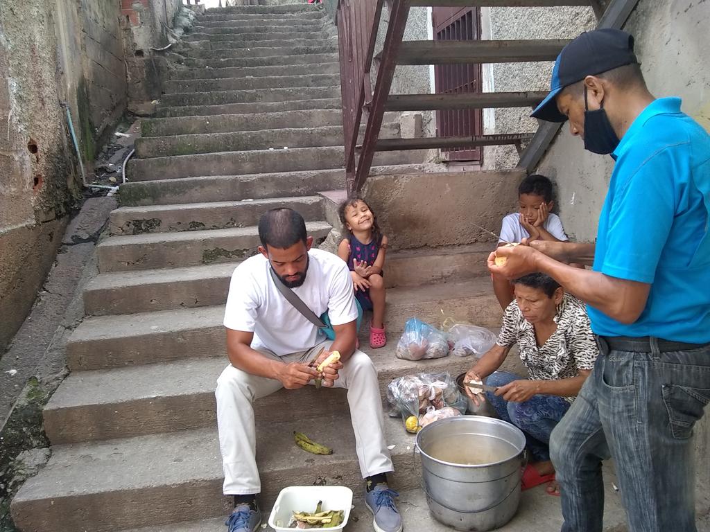 Y en Santa Rosalía hoy roncó el mambo de #Soluciones, nos quitamos el zapato y destrancamos la partida trabajando en Equipo.
#PorTodasNuestrasLuchas
#EstoTieneSolucion