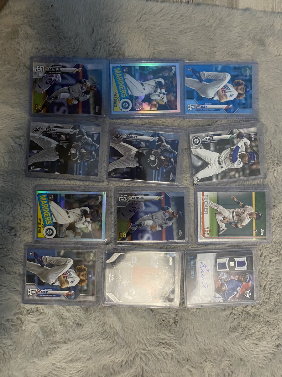 HunterJagodzin2's tweet photo. Gonna try posting this a couple more times before I break it on Dec 1st. 
$1,050 shipped to your door for everything in the thread. @CardPurchaser @RyansCardss @CarolinaCardEx1 @Hobby_Connect https://t.co/WziejWSqDN