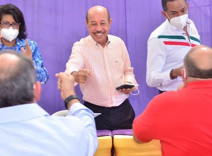 nuriapiera's tweet photo. Temo dice renuncias fortalecen PLD y que Gobierno de Abinader es «mucha espuma y poco chocolate» https://t.co/kXQw822NeA #NDigital https://t.co/bKDjQ5cFkc