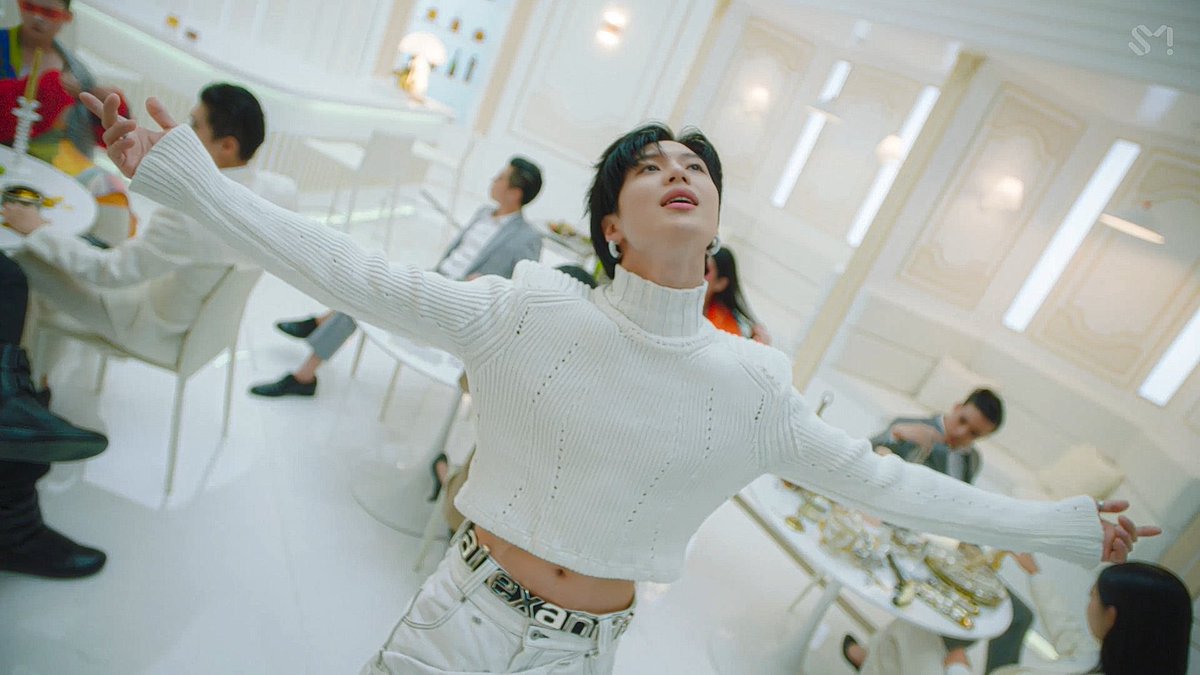 Meet the solo stars of 2020. The biggest international successes have come from soloists who are also in groups. Baekhyun and Taemin are in 2 groups in fact! They sell so well because the group promotes solo material and vice versa