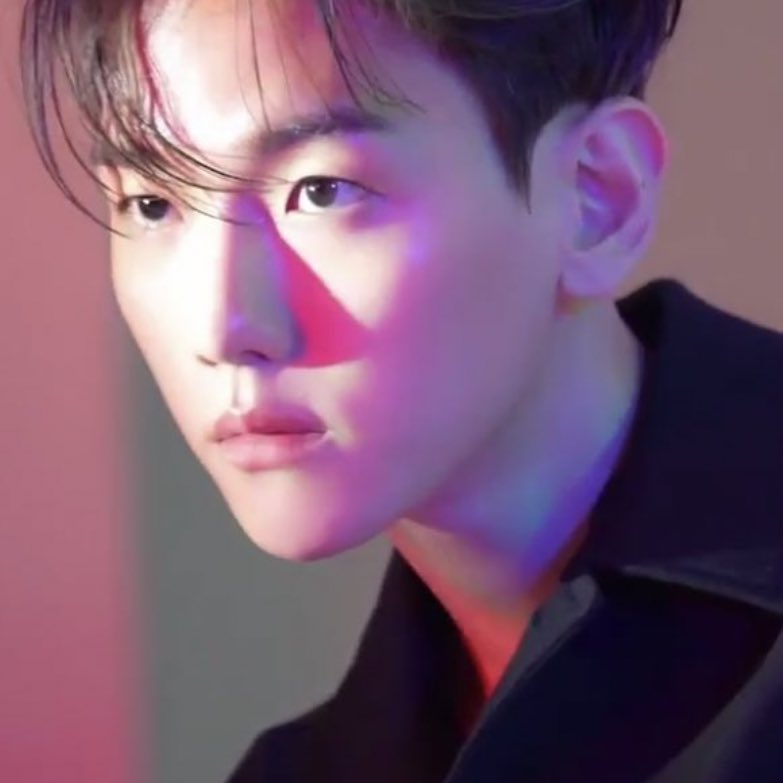 Meet the solo stars of 2020. The biggest international successes have come from soloists who are also in groups. Baekhyun and Taemin are in 2 groups in fact! They sell so well because the group promotes solo material and vice versa