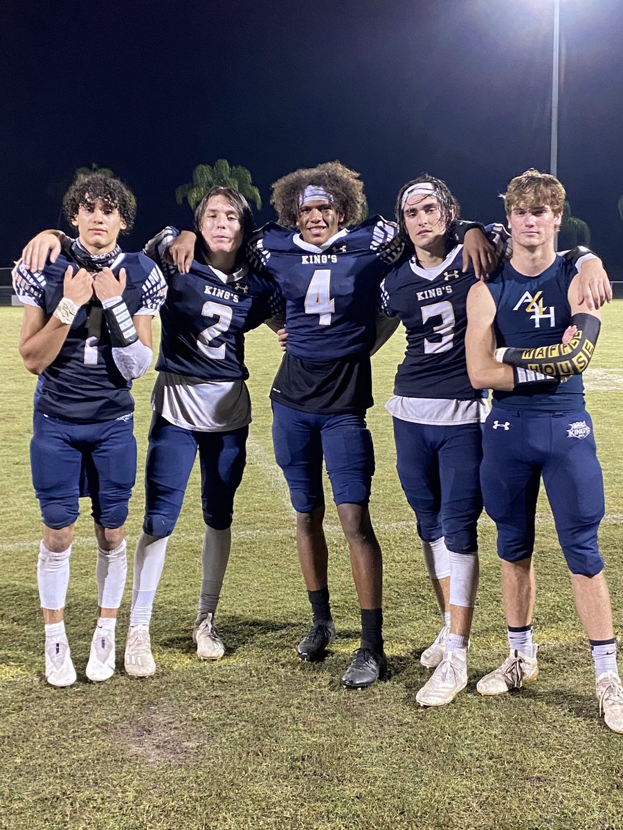 dbripp's tweet image. Great group of young men! ⁦@SportsAtSFCA⁩ has coaches who care about the character, heart and growth of their players. Never underestimate what a band of brothers and the power of coaches can do to shape a young man. #sfca #highschoolfootball