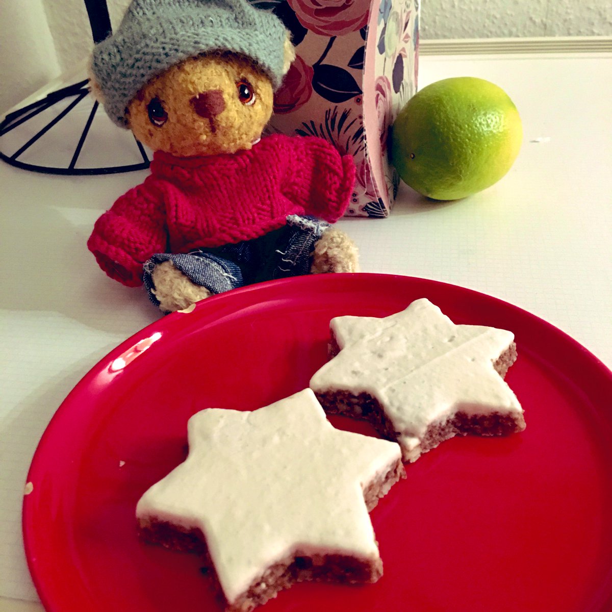 As for me, these cinnamon star cookies are very big. #ChristmasIsComing