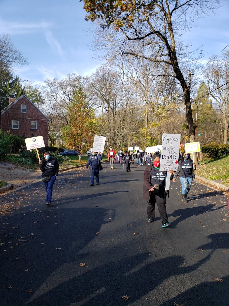 _oldbooksmell_'s tweet photo. Some footage from the DC Nurses Association's peaceful protest today. Proud to be part of this strong and incredibly important group of people! Thank you to those that showed up to support us, including @WTUTeacher, @Evan_Yeats and others!
#protectschoolnurses
#dcna https://t.co/ahfoaMASc4
