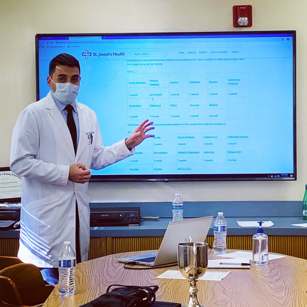DTRodriguez11's tweet photo. Reviewing our yearly schedule with our applicants! #aafp #thematch #match2021 #familymedicine #njafp https://t.co/mdSurVfMRT