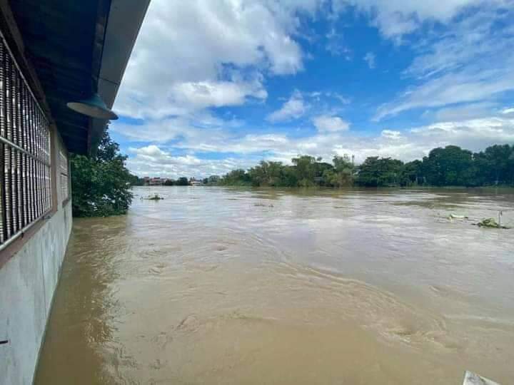 needygirloverdo's tweet photo. Please take time to pause scrolling and help our fellow kababayans in Pampanga. Their province is currently being flooded. 

#PampangaNeedsHelp
#PampangaNeedsHelpNOW https://t.co/HLsTseezVd