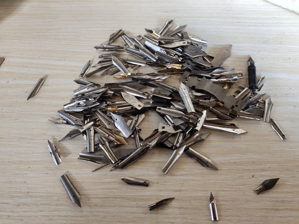 FountainPen's tweet photo. I have made a lot of weird pen nibs, all of which are customized models. Many of them forget what kind of #Diversification #CustomMade #FountainPen #Penpoint https://t.co/Qo9XvgMDop