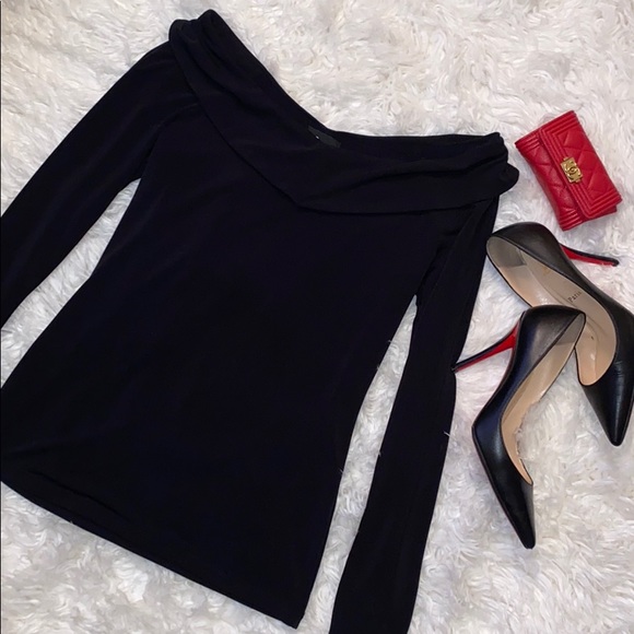 NoraMakeupLover's tweet photo. So good I had to share! Check out all the items I'm loving on @Poshmarkapp from @LalaMada1 #poshmark #fashion #style #shopmycloset: https://t.co/XCJ1IUGMes https://t.co/4uEtdoRDQO
