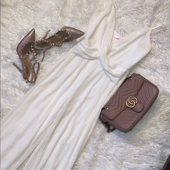 NoraMakeupLover's tweet photo. So good I had to share! Check out all the items I'm loving on @Poshmarkapp from @LalaMada1 #poshmark #fashion #style #shopmycloset: https://t.co/XCJ1IUGMes https://t.co/4uEtdoRDQO