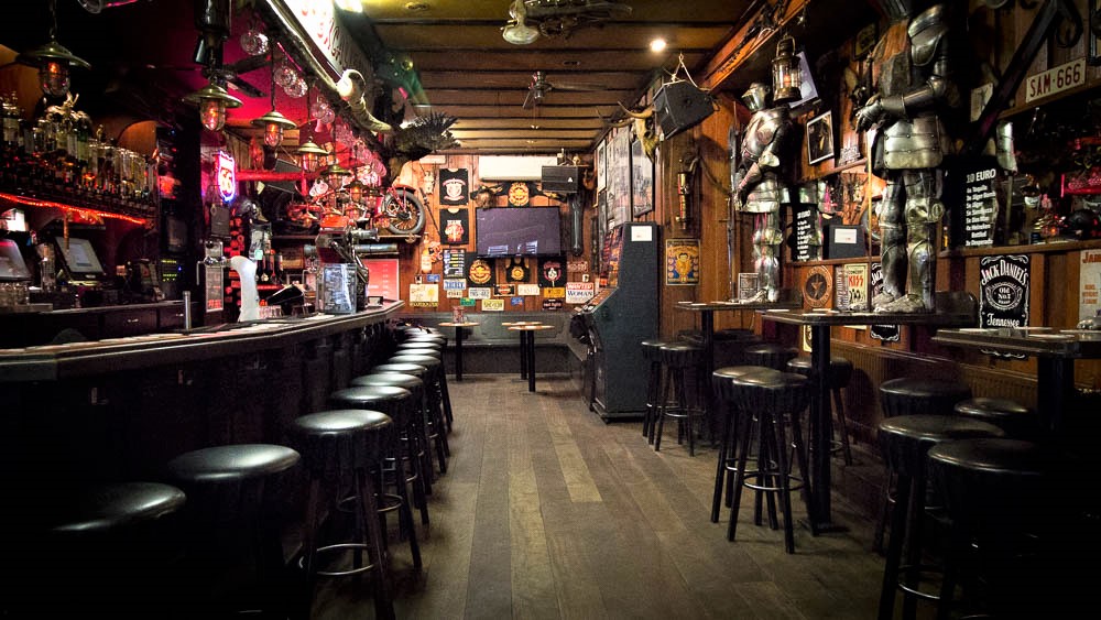 Shortwalkme's tweet photo. Inside is like the knight would meet with the Biker.
Sit along the King Arthur style bar and enjoy this fascinating atmosphere. motorcycling objects.'

By Excalibur Bar
#amsterdam #amsterdamlife https://t.co/vzhRi2fGaW