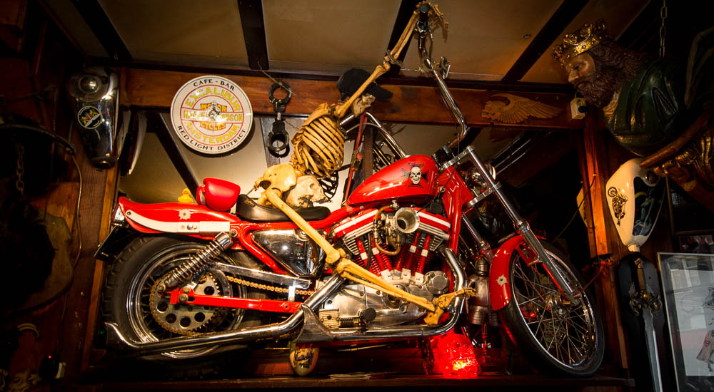 Shortwalkme's tweet photo. Inside is like the knight would meet with the Biker.
Sit along the King Arthur style bar and enjoy this fascinating atmosphere. motorcycling objects.'

By Excalibur Bar
#amsterdam #amsterdamlife #moto https://t.co/JpwZCxGd0U