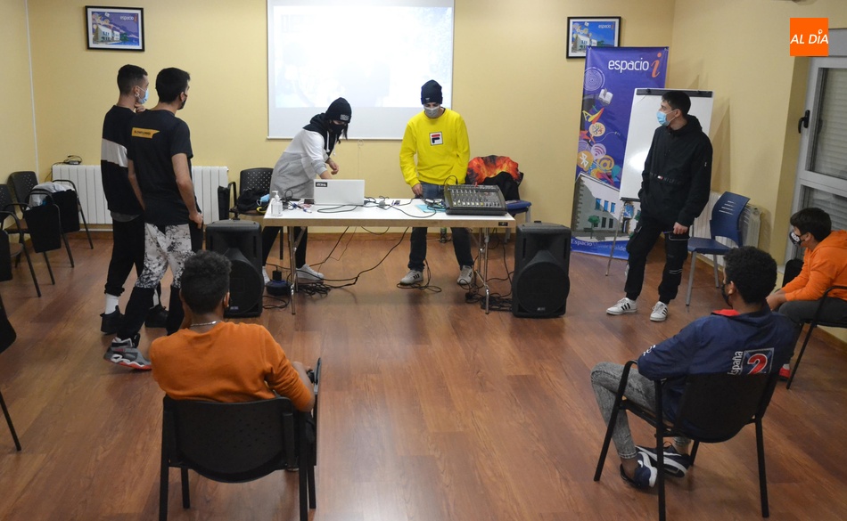 El <a href="/espacioicr/">Espacio i</a> despide sus actividades juveniles con un taller a cargo de integrantes de The Thirty Seven salamancartvaldia.es/not/252092/esp…