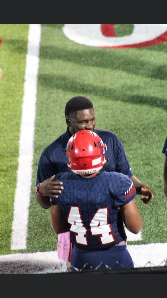 GirlsToombs's tweet photo. We want to express our appreciation and gratitude to one of our own Coach Wilcox @CoachCWilcox . Thank you for your sacrifices, and doing double the work for not only us but our football team as well! 🏀🏈 #excellence https://t.co/otvLhSgrzF