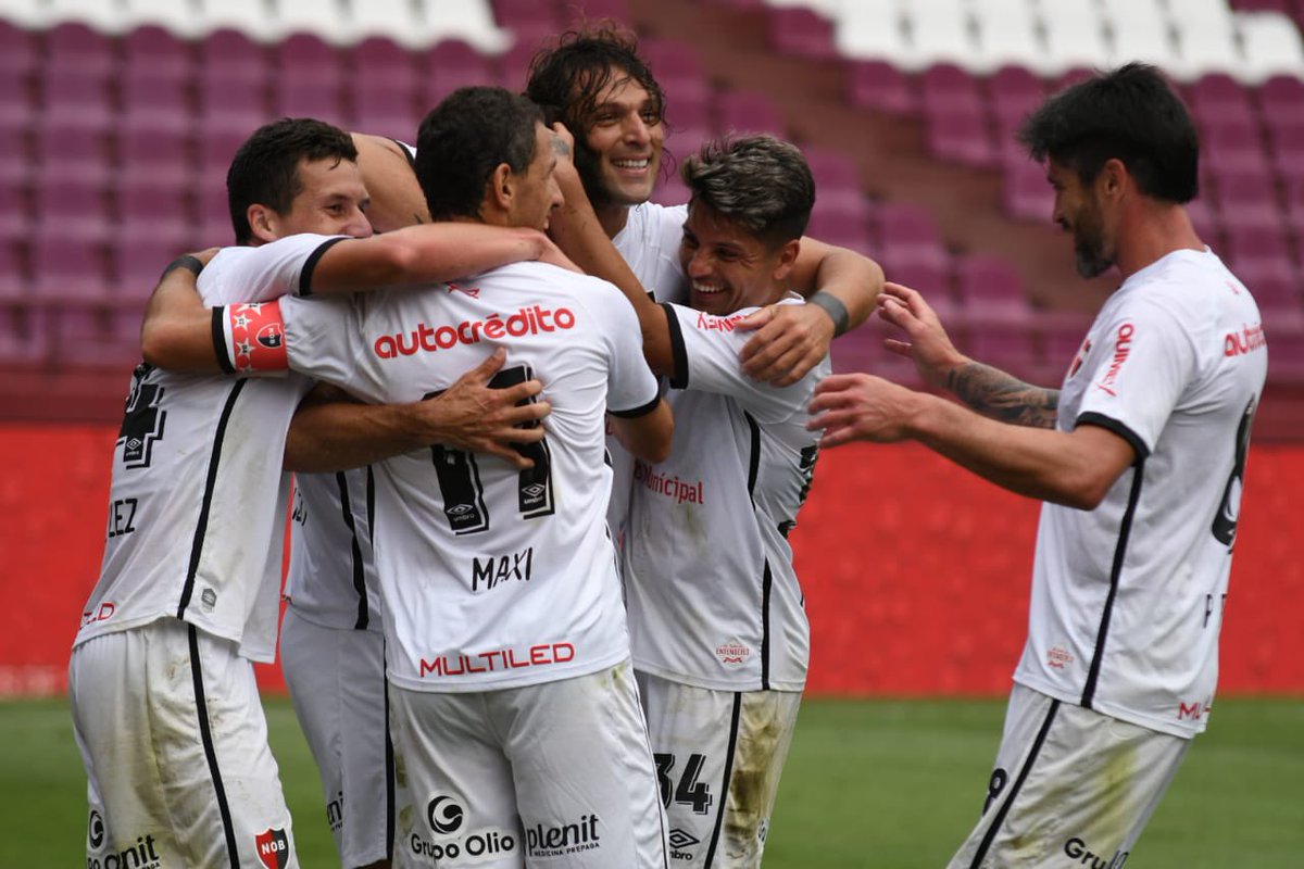 Newells's tweet photo. ¡GANÓ #NEWELLS! 🔴⚫️

Enorme victoria de la Lepra frente a Lanús como visitante: Fontanini, Palacios, @GentilettiSanti y @MR11ok marcaron para ganar 4-2. Sand descontó por duplicado.

#VamosNewells 💪🏼 https://t.co/jMDLH9pE4l