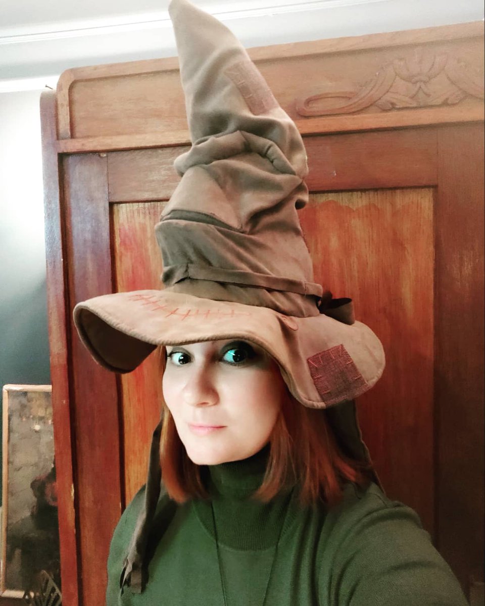 Red_Hatty's tweet photo. Шляпа-Распределяпа! 😜🤪
#SPb #SaintPetersburg #redhatty #HarryPotter #weekend #Hogwarts #thesortinghat #slytherin #life #moments #followme #клянусьчтозамышляютолькошалость #ГарриПоттер #толькобывСлизерин #Слизерин #триметлы #триметлыспб #onelove https://t.co/15gzCAxZSC