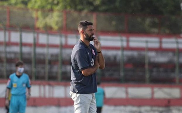 Banguoficial's tweet photo. Eduardo Allax não é mais técnico do Bangu.

Após a partida contra a Portuguesa-RJ, a diretoria e o treinador decidiram, em comum acordo, pela saída do comandante.

O Bangu Atlético Clube agradece pelos serviços prestados e deseja sorte ao técnico na sequência de sua carreira. https://t.co/n6LX7ILpW3