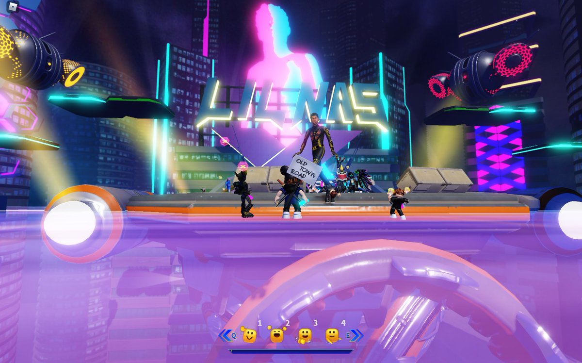 MinaWa2l's tweet image. amazing concert i wish it was longer! #LilNasXRoblox #roblox #LilNasXHoliday