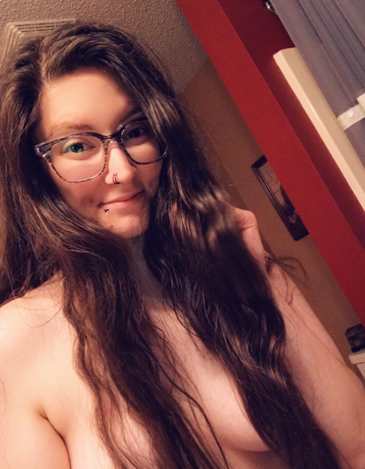 WildMoonBabe's tweet photo. 🟢Come play with me 🟢

🔥👽 https://t.co/1zKzUEuytf 
💕👽 always horny
💦👽 customs and requests 
💋👽waiting for you #nsfw #onlyfans #moonbabe https://t.co/DtqqVJeiTG