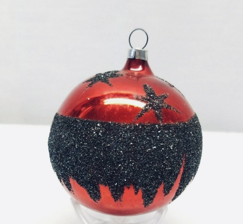 Dolly Parton as Christmas tree baubles.A thread.