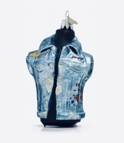 Dolly Parton as Christmas tree baubles.A thread.