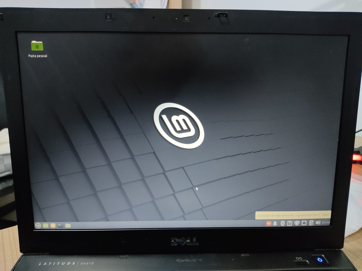 Linuxtechpt's tweet photo. Depois de desinstalar o Windows 10, atΓ© parece novo! Mais um amigo convertido e a pouco e pouco vamos mudando mentalidades!
#linuxforthewin https://t.co/nJFKshTntZ
