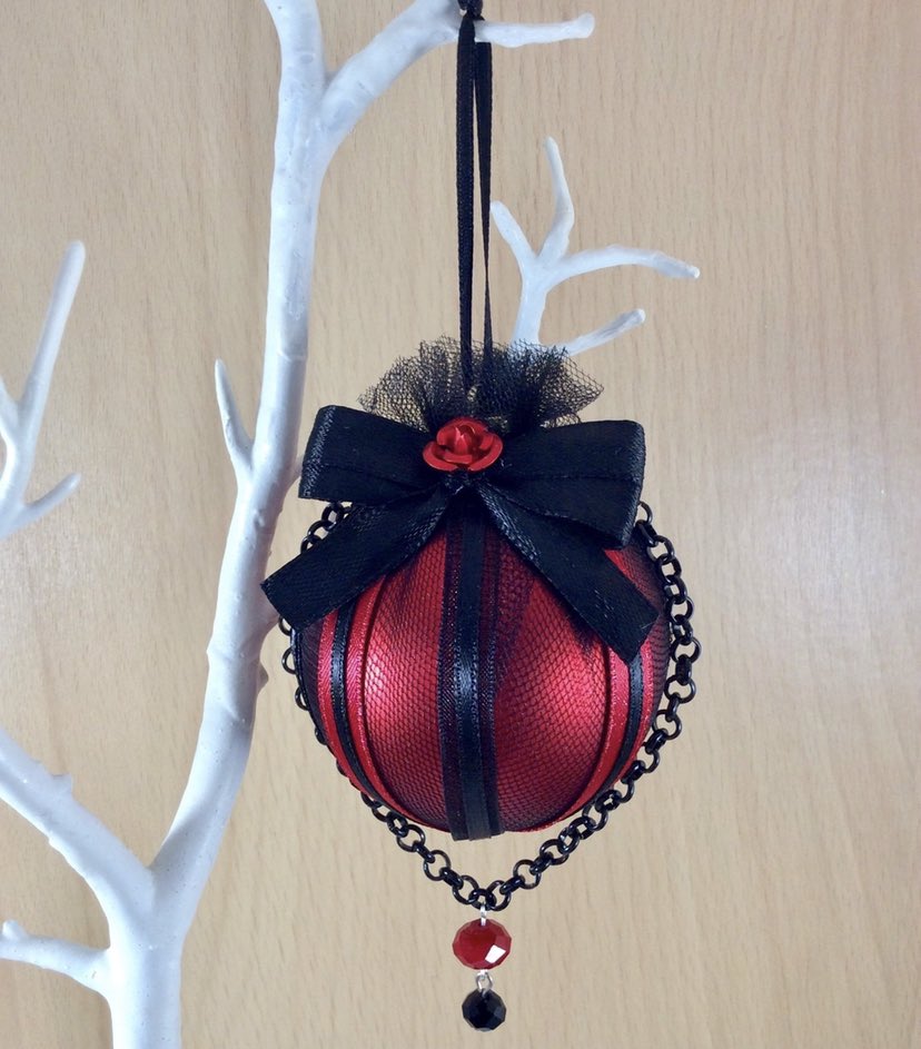 Dolly Parton as Christmas tree baubles.A thread.