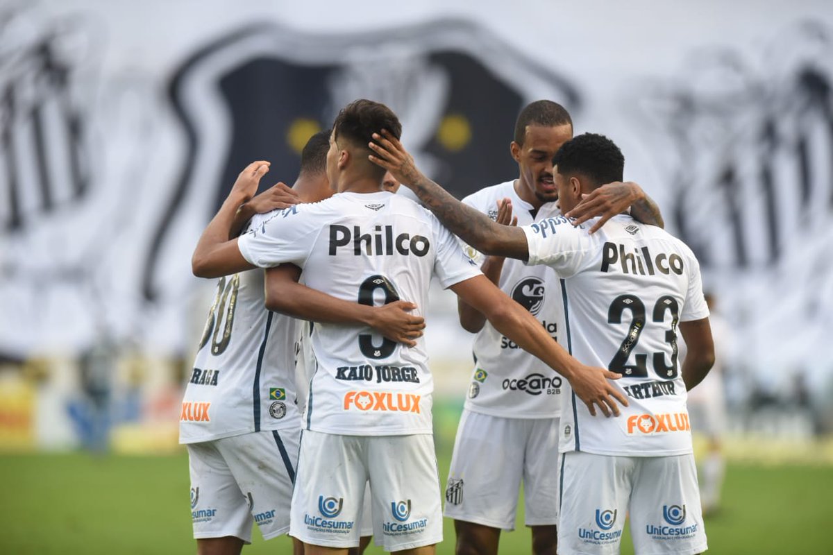 É O SANTOS! #MeninosDaVila dão conta do recado e Peixe vence o Internacional por 2x0 na Vila Belmiro! Partiu sábado à noite. #ABaseTáOn