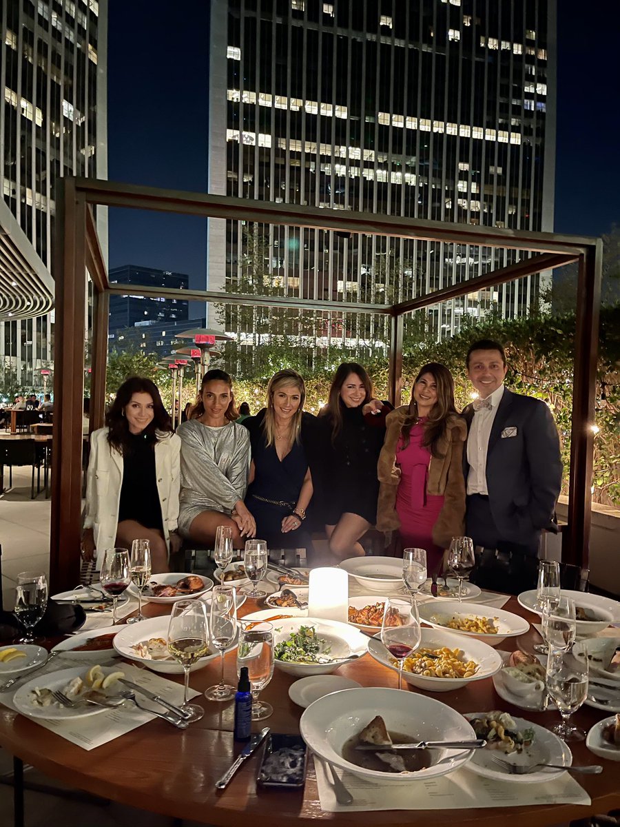 AlanSemsar's tweet photo. #Friendsgiving What a spectacular feast under the stars ✨ @craftla @CenturyPark_CC thank you for a truly memorable night @tomcolicchio the food is phenomenal at Craft Los Angeles #craftla #craftlosangeles #centurypark #cheftomcolicchio #tomcoliccio #centuryplazatowers 🌟 https://t.co/KINYgHJaZB