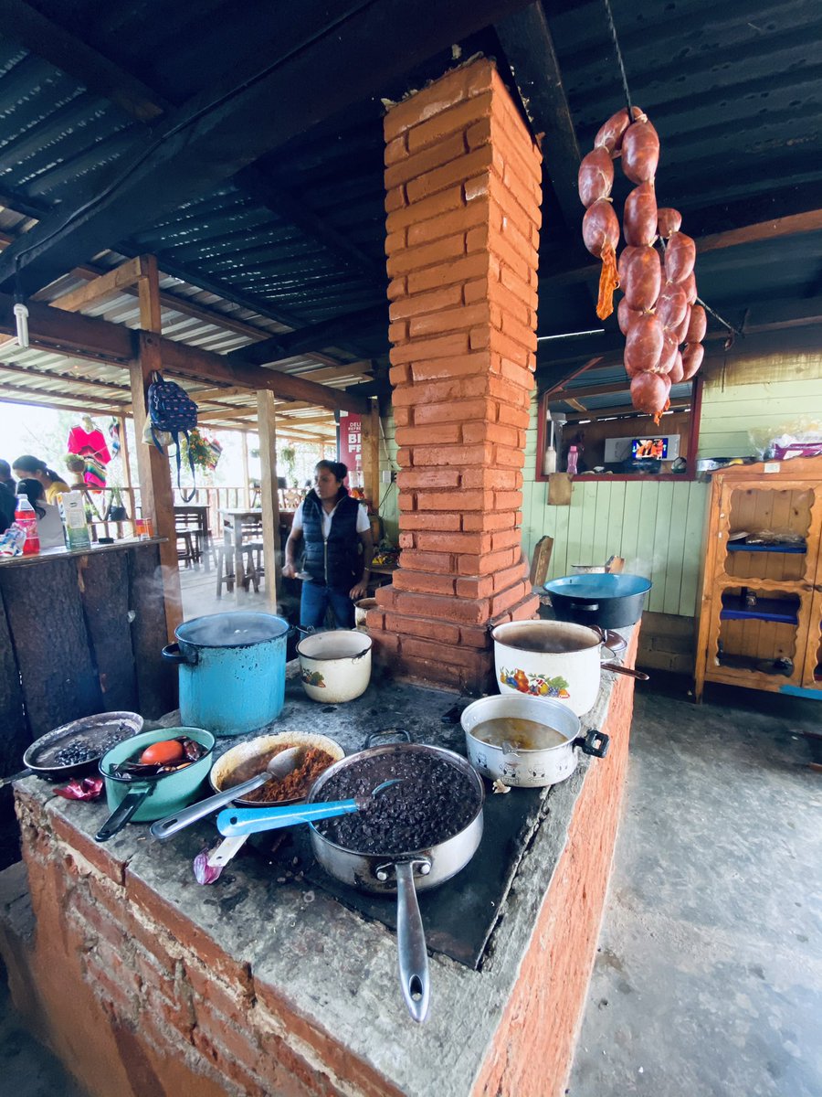 Oaxacking's tweet photo. Ella es Lupita y su familia tiene un restaurante delicioso en San José del Pacifico https://t.co/4OVe5flu89 https://t.co/vwt5HdKRH7