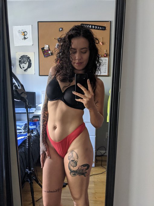 lazy day https://t.co/OmJkltt1Of<a href="/tag/girlswithglasses"class="tags"><span>#girlswithglasses</span></a><a href="/tag/manyvids"class="tags"><span>#manyvids</span></a>