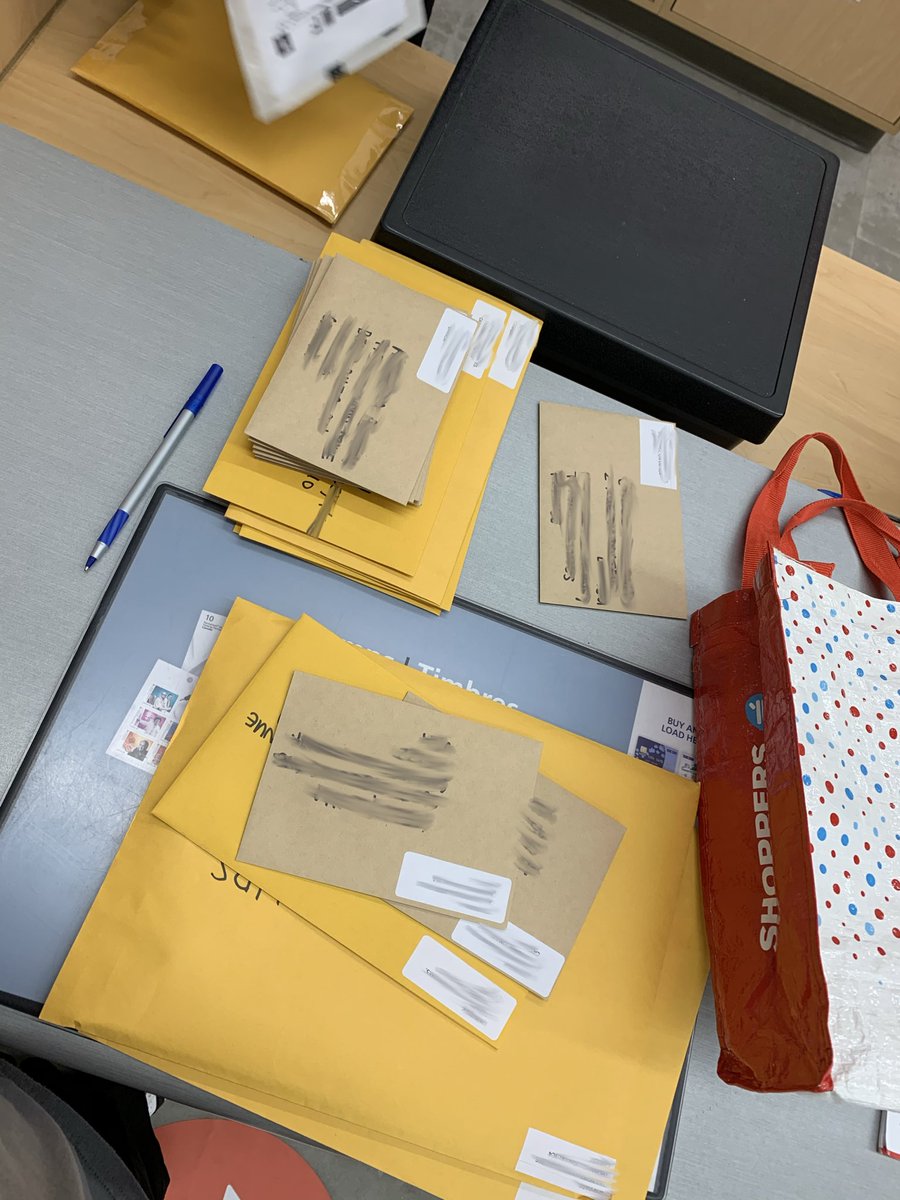 je_venteen's tweet photo. dropped off around 30 orders today!
(All orders from Nov.3-8th and orders with shipping email replies & payments as of 11/13)
People with tracked items should have gotten an email with their tracking info!
Will send out an email about this update
#JPCLEAROUTSALE #JENUPDATES https://t.co/BLF2leXXjp