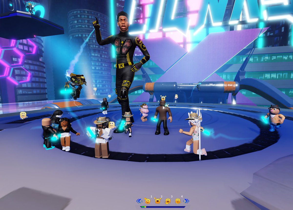 MykuhI's tweet image. Me and my good friend @LilNasX on stage at his concert! Thanks for having me you killed it! #Roblox4Life