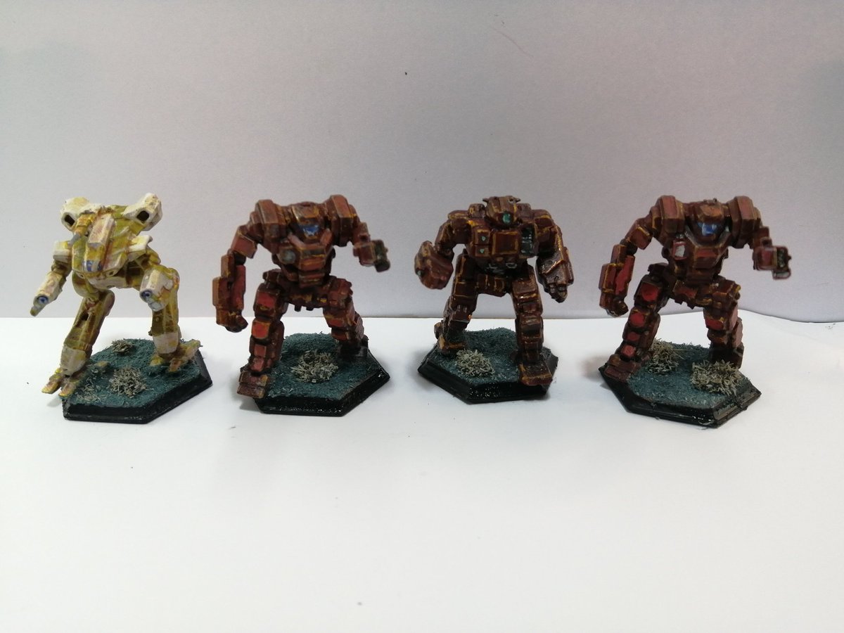 LineartBob's tweet photo. Tonight's #battletech painting involved something large... https://t.co/0LvnKxSjRV