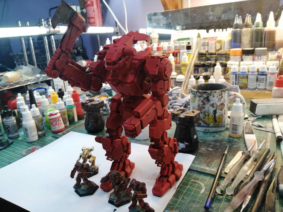 LineartBob's tweet photo. Tonight's #battletech painting involved something large... https://t.co/0LvnKxSjRV
