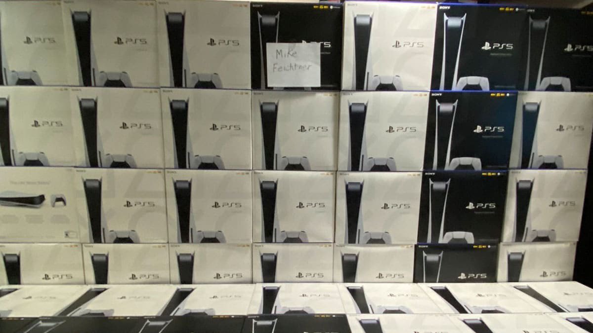 BayAreaBuggs's tweet image. Well @IGN said it best about the new gen console scalpers, youtu.be/eHfki57Jq2U I get it, free market but this is just ridiculous. $2K for a PS5 while @PlayStation does nothing to stop these scalpers from bot ordering every available PlayStation. #ItsTimeToStop