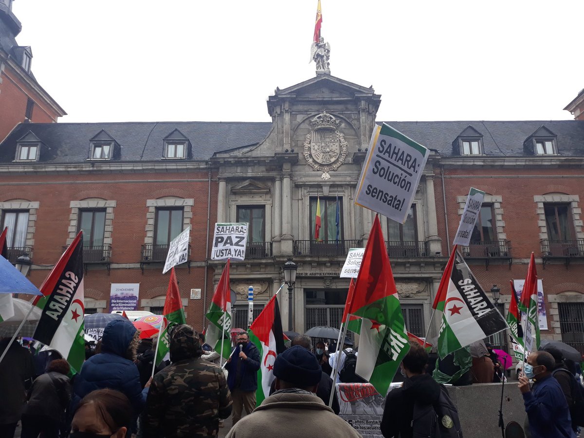 PCERivas's tweet photo. Hoy ha sido un día de solidaridad internacionalista, la militancia de #Rivas ha estado tanto en la concentración por #SaharaLibre como en las jornadas q @AytoRivas organizaba sobre #Palestina
Pero también un día de formación interna sobre organización leninista en nuestro local https://t.co/QQ8G3fBckZ