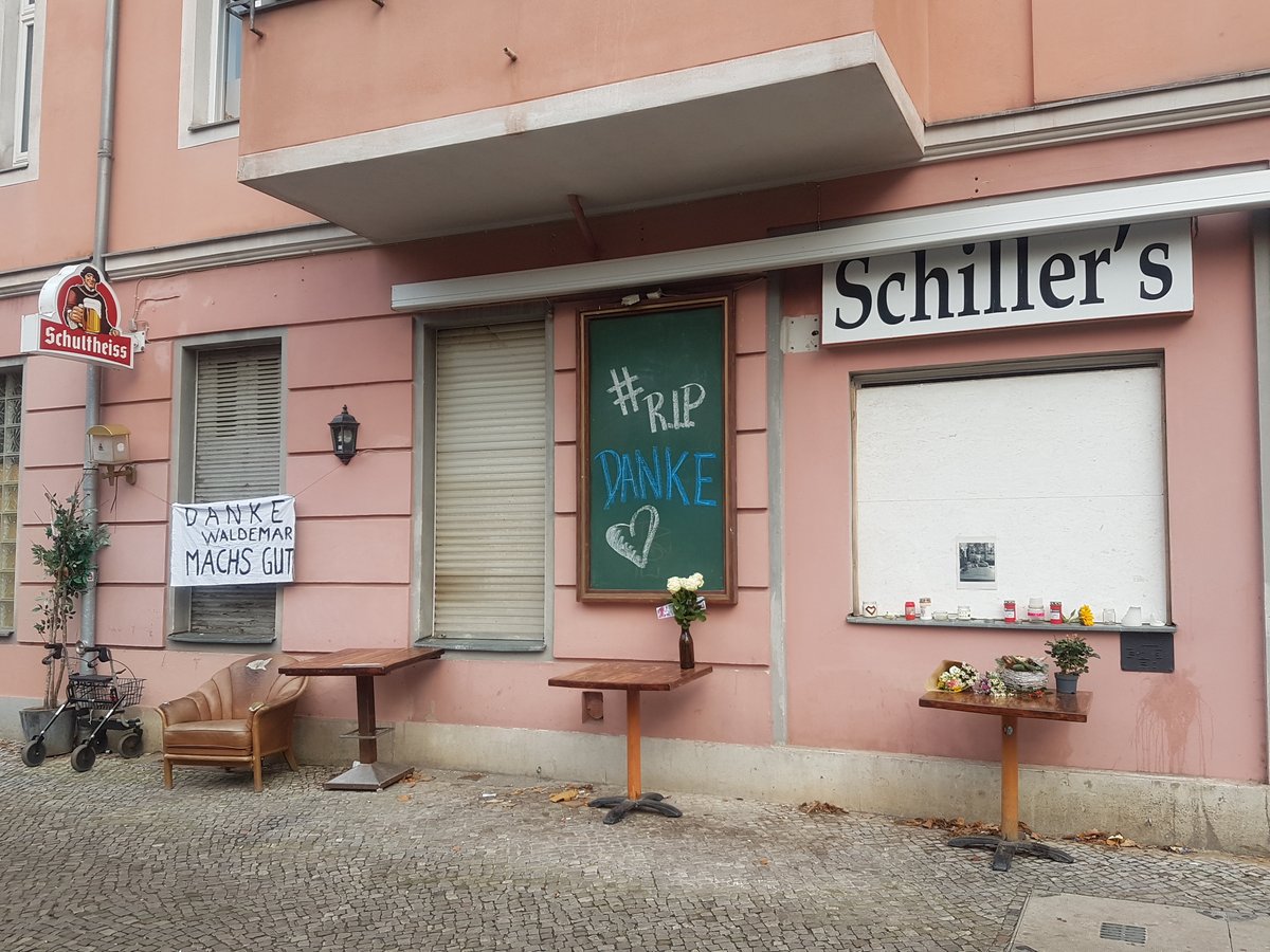 Der #Schillerkiez sagt DANKE, Waldi❣️
Dein #Schillers war für uns Büro, Wohnzimmer, Versammlungsort, Treffpunkt, Musik- und Lesesalon.