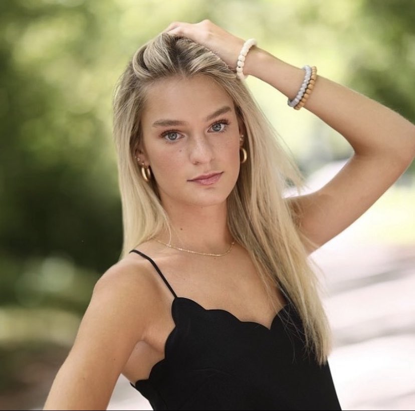 meeemccormick's tweet photo. Spending the weekend in Oxford, Mississippi with this sweet girl of mine. Hard to believe you are a senior. To say it’s gone fast can’t be true as it’s been dense and sweet like cheesecake. The richness has been raising you. https://t.co/t9XnU8ehlg